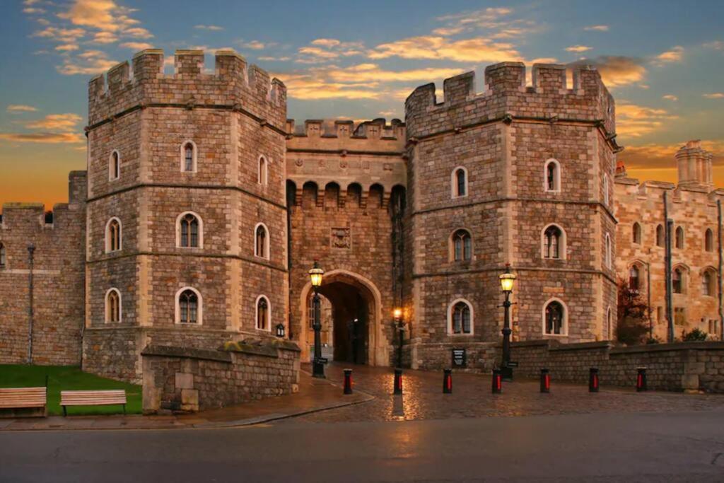 Epic Location, Views & Large Private Terrace Apartment Windsor Exterior foto